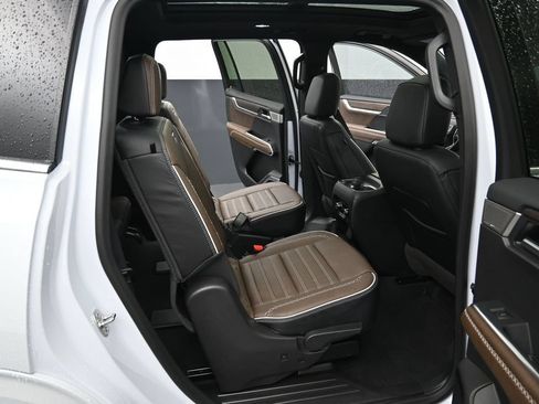 Used 2026 GMC Acadia Denali Ultimate w/ LPO, Floor Liner Package AWD/4WD image 35