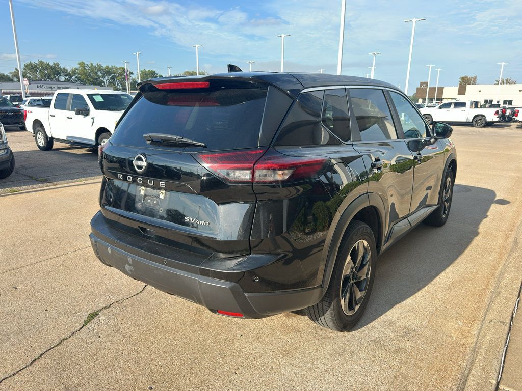 Used 2024 Nissan Rogue SV AWD/4WD image 10