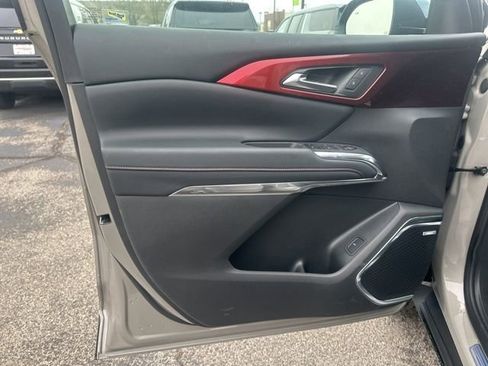 New 2026 Chevrolet Traverse Z71 w/ Enhanced Driving Package image 11