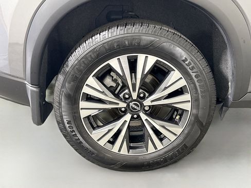 Used 2023 Nissan Rogue SV image 33