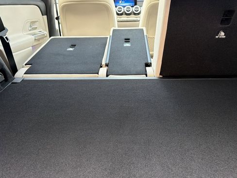 Certified 2025 Mercedes-Benz GLB 250 image 17