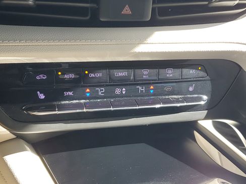 Used 2022 Buick Envision Essence w/ Safety Package image 29