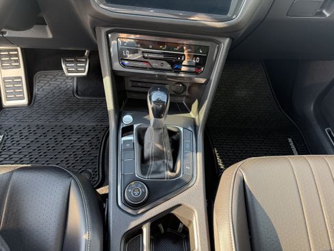 Used 2022 Volkswagen Tiguan SE R-Line AWD/4WD image 23