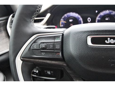 Used 2023 Jeep Grand Cherokee L Limited w/ Luxury Tech Group II AWD/4WD image 24
