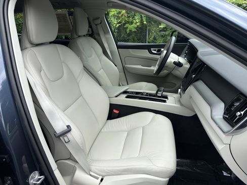 Certified 2024 Volvo XC60 B5 Core w/ Protection Package Premier AWD/4WD image 35