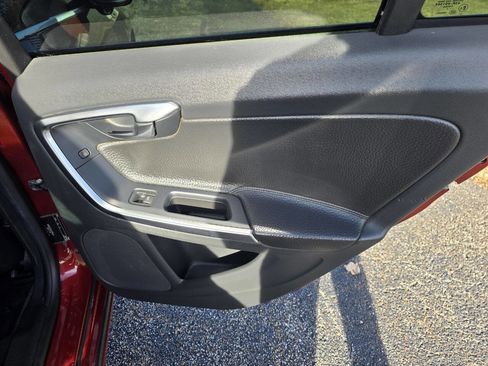 Used 2012 Volvo S60 T5 w/ Multimedia Pkg image 23