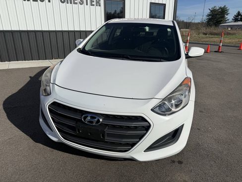 Used 2017 Hyundai Elantra GT FWD image 2