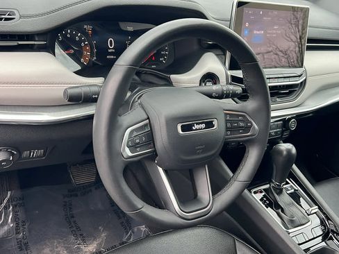 Used 2023 Jeep Compass Limited image 10