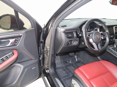 Used 2021 Porsche Macan S image 59