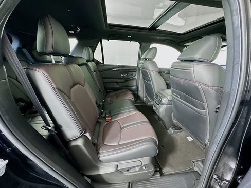 Certified 2025 Honda Pilot Black Edition image 28