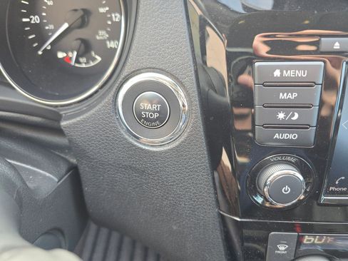 Used 2018 Nissan Rogue SL w/ Premium Package image 26