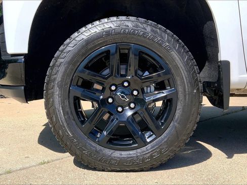 Used 2021 Chevrolet Silverado 1500 LT Trail Boss w/ LT Trail Boss Premium Package image 8