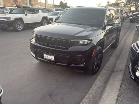 Used 2023 Jeep Grand Cherokee L Laredo image 25