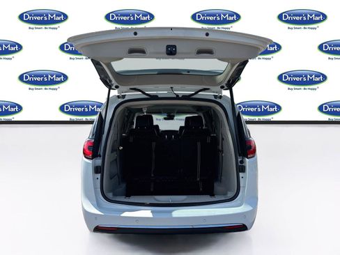 Used 2023 Chrysler Pacifica Touring-L FWD image 25
