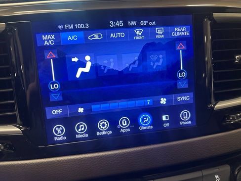 Used 2017 Chrysler Pacifica Touring Plus w/ Tire & Wheel Group FWD image 10