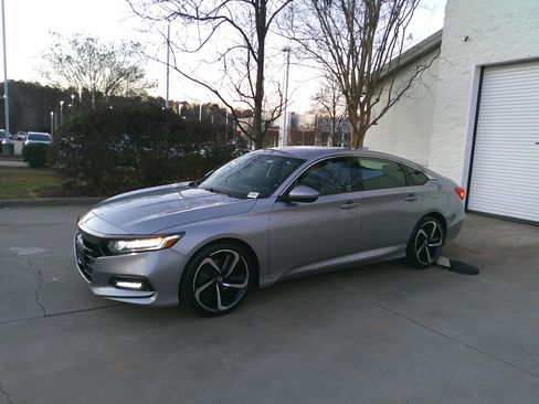 Used 2018 Honda Accord Sport image 8