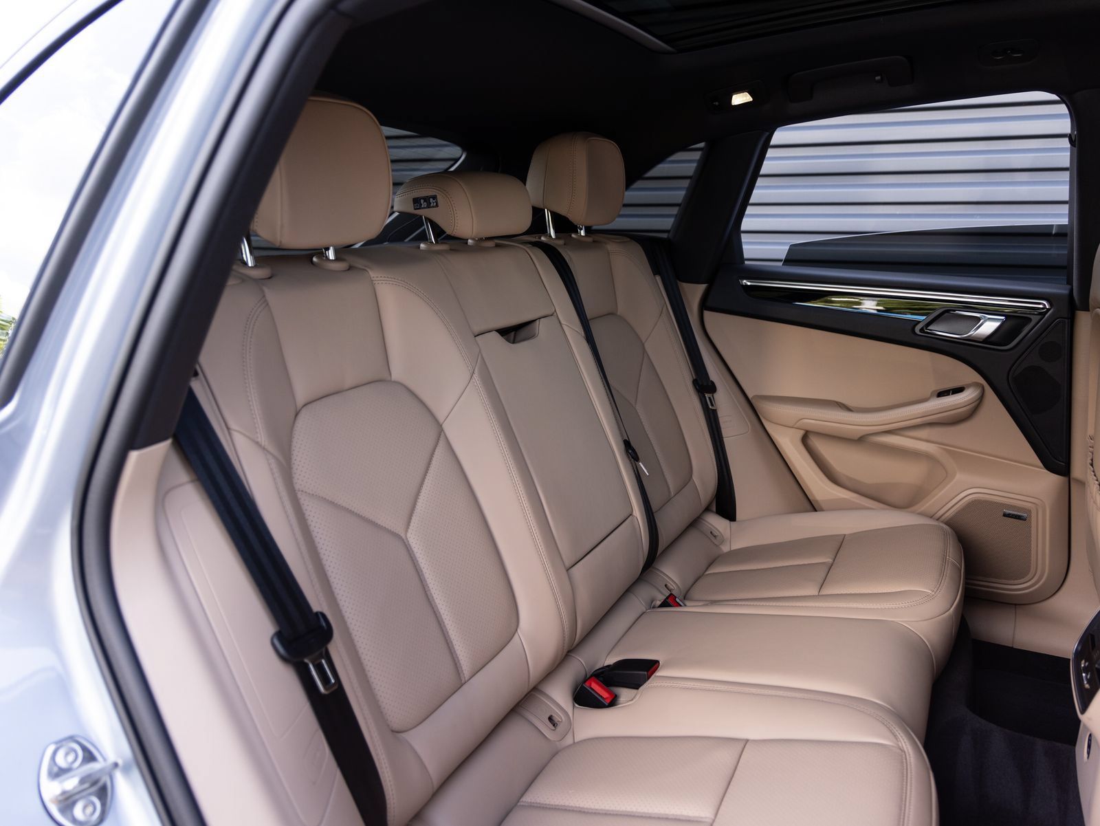 Certified 2026 Porsche Macan AWD/4WD image 30
