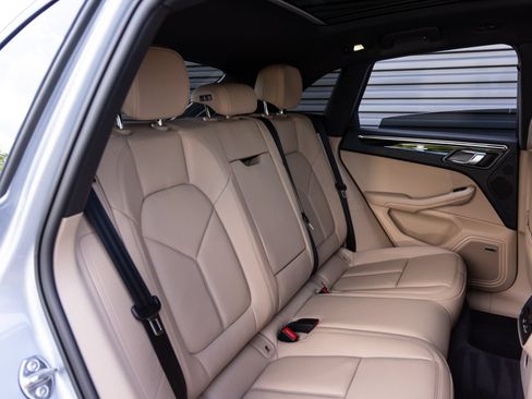 Certified 2026 Porsche Macan AWD/4WD image 30