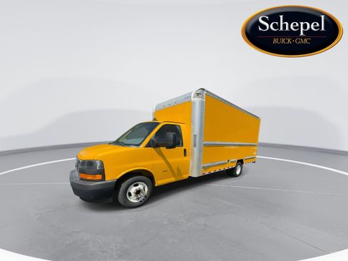 Used 2018 GMC Savana 3500 Extended w/ Driver Convenience Package RWD image 4