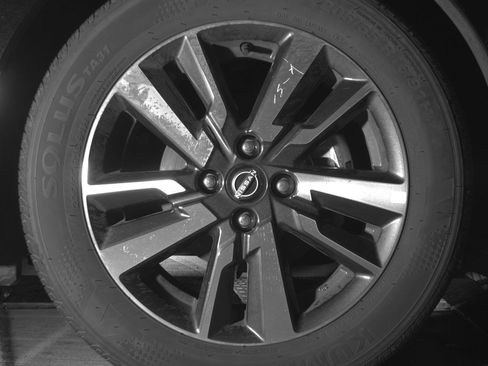 Used 2025 Nissan Versa SV FWD image 13