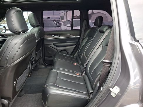 Used 2024 Jeep Grand Cherokee Limited w/ Black Appearance Package image 20