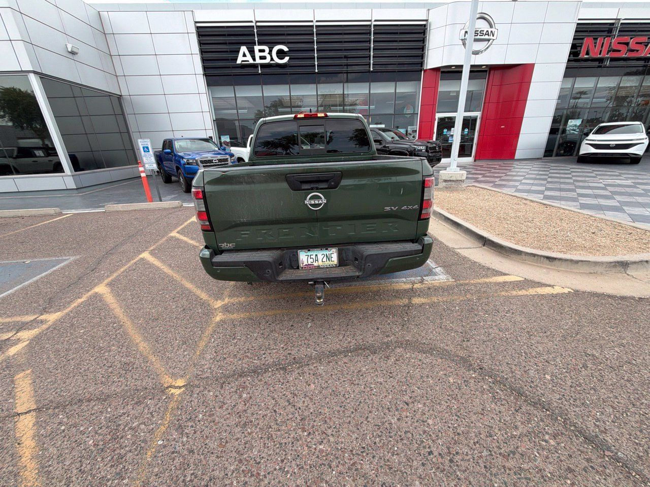 Used 2022 Nissan Frontier SV AWD/4WD image 5