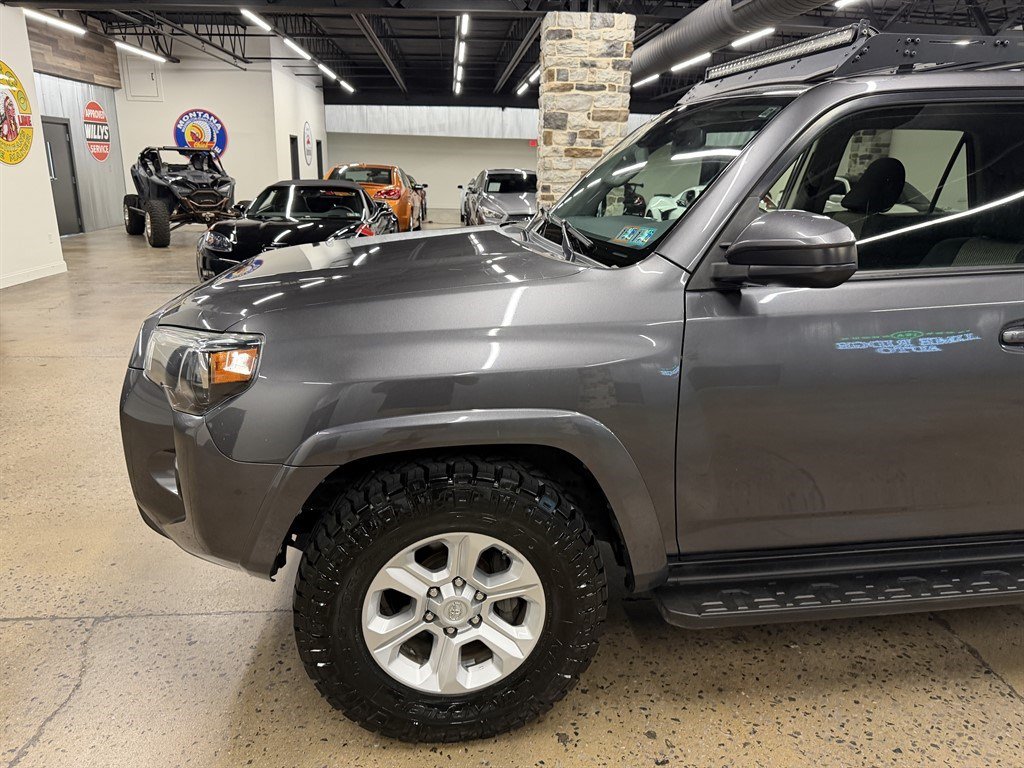 Used 2020 Toyota 4Runner SR5 AWD/4WD image 5