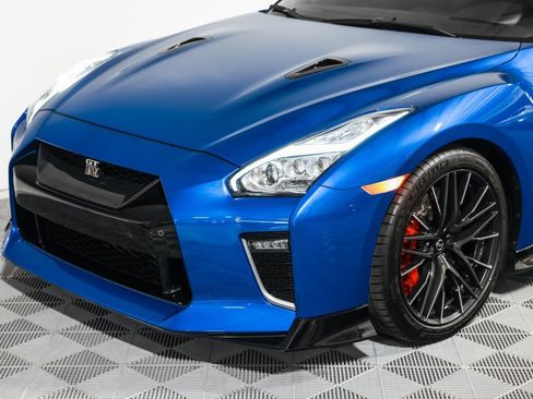 Used 2021 Nissan GT-R Premium image 19