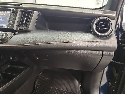 Used 2017 Toyota RAV4 SE AWD/4WD image 38