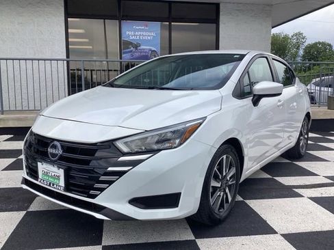 Used 2025 Nissan Versa SV FWD image 1