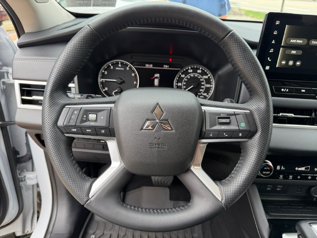 Used 2025 Mitsubishi Outlander SE AWD/4WD image 15