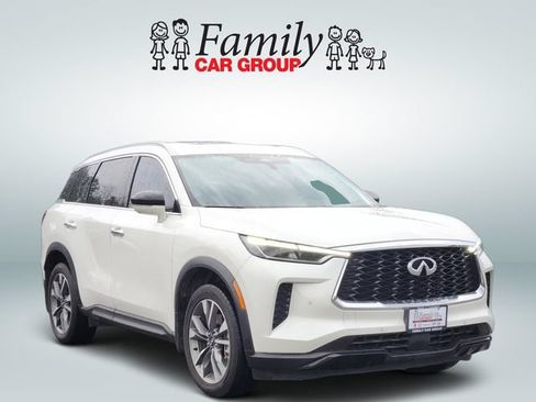 Used 2023 INFINITI QX60 Luxe w/ Cargo Package FWD image 2