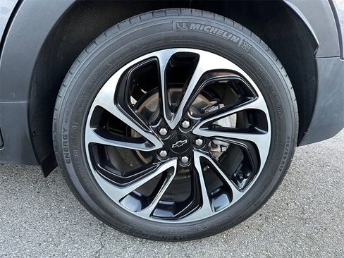 Used 2023 Chevrolet Bolt EUV Premier w/ Sun & Sound Package image 10