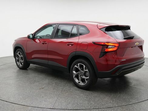 Used 2025 Chevrolet Trax LT w/ LT Convenience Package FWD image 6