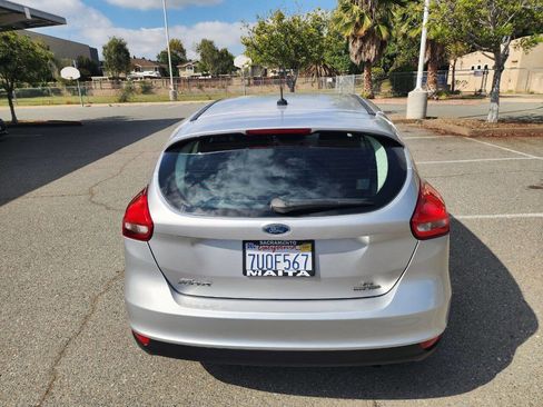 Used 2015 Ford Focus SE image 4