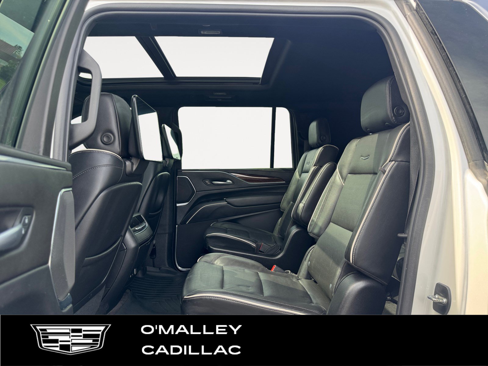 Used 2023 Cadillac Escalade ESV Premium Luxury AWD/4WD image 11