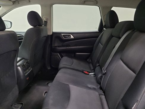 Used 2020 Nissan Pathfinder S image 18