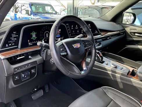 Used 2024 Cadillac Escalade Premium Luxury w/ Performance Package image 18