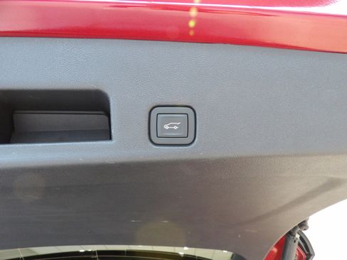 Used 2025 Buick Enclave Preferred w/ Power Package image 22