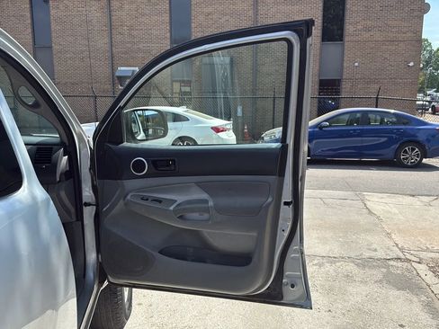 Used 2006 Toyota Tacoma 4x4 Access Cab V6 image 19