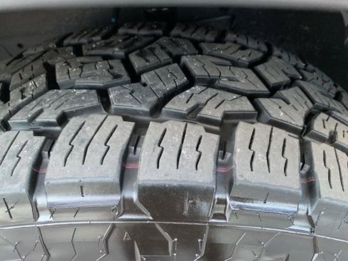 Used 2025 Nissan Pathfinder Rock Creek image 11