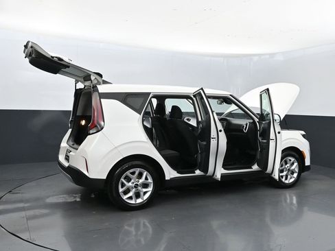 Used 2023 Kia Soul LX w/ LX Technology Package image 45