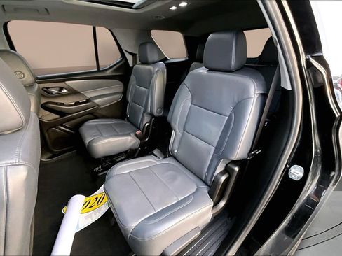 Used 2020 Chevrolet Traverse LT w/ LT Premium Package image 24