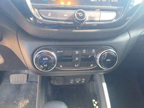 Used 2022 Chevrolet TrailBlazer LT w/ Convenience Package FWD image 9