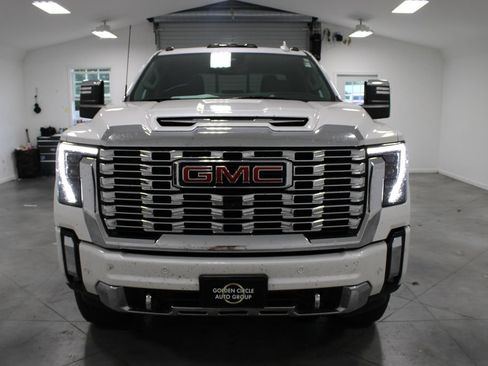 Used 2024 GMC Sierra 2500 Denali w/ Denali Reserve Package AWD/4WD image 3