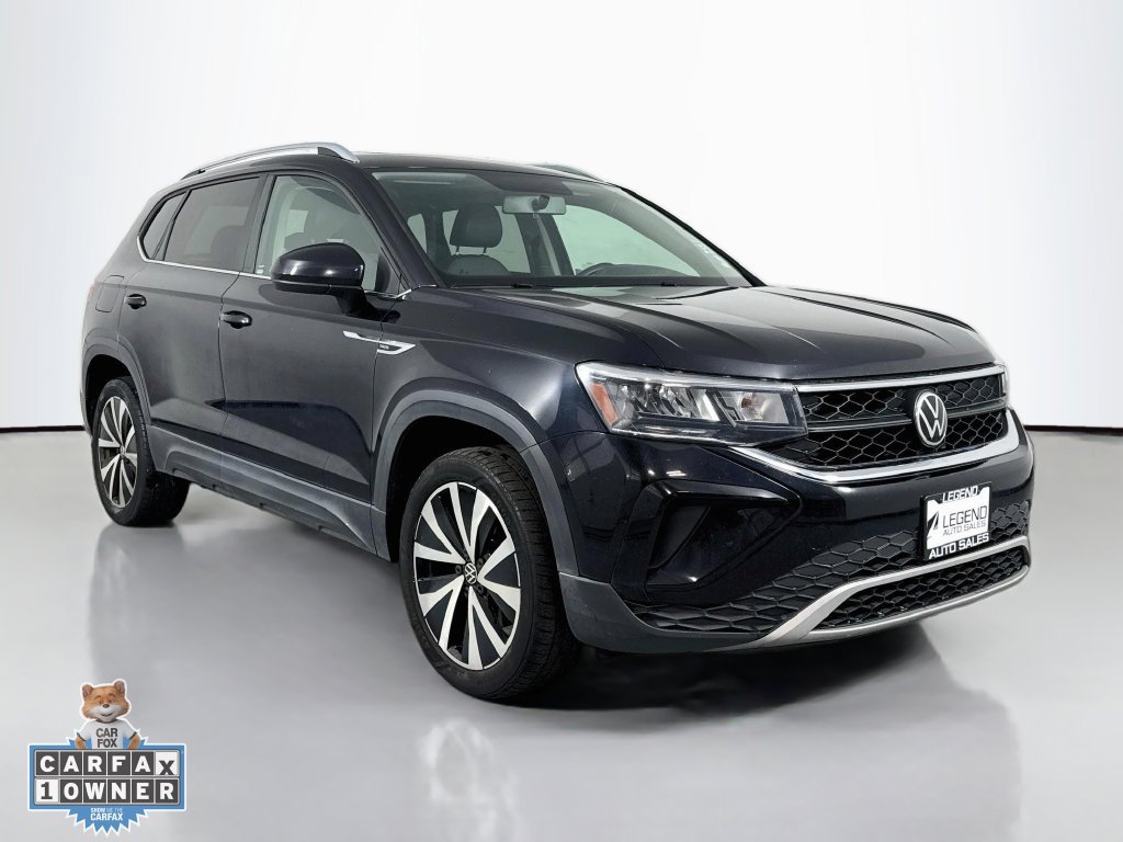 Used 2022 Volkswagen Taos SE w/ Panoramic Sunroof Package FWD image 4