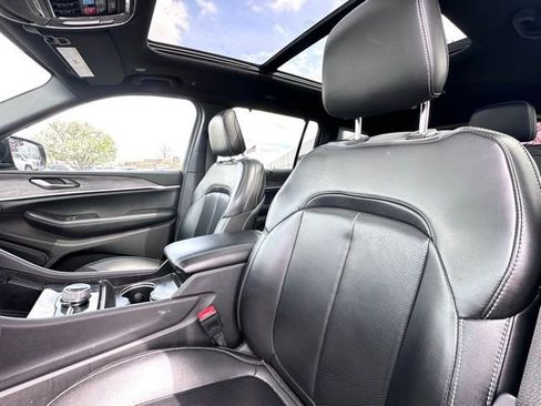 Used 2024 Jeep Grand Cherokee L Limited w/ Luxury Tech Group II image 18