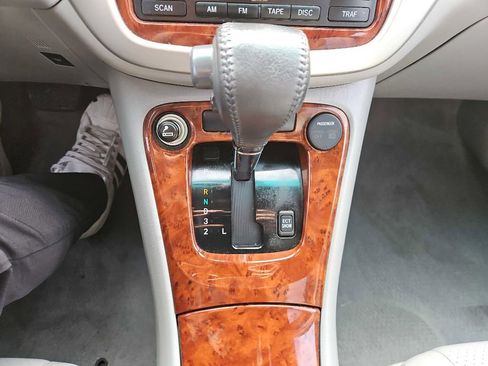 Used 2006 Toyota Highlander Limited w/ Leather Trim Pkg image 27