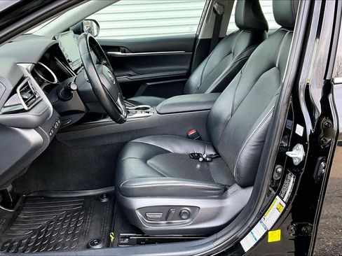 Used 2023 Toyota Camry XLE image 8