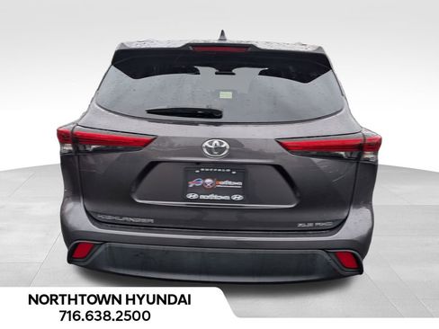 Used 2022 Toyota Highlander XLE image 14